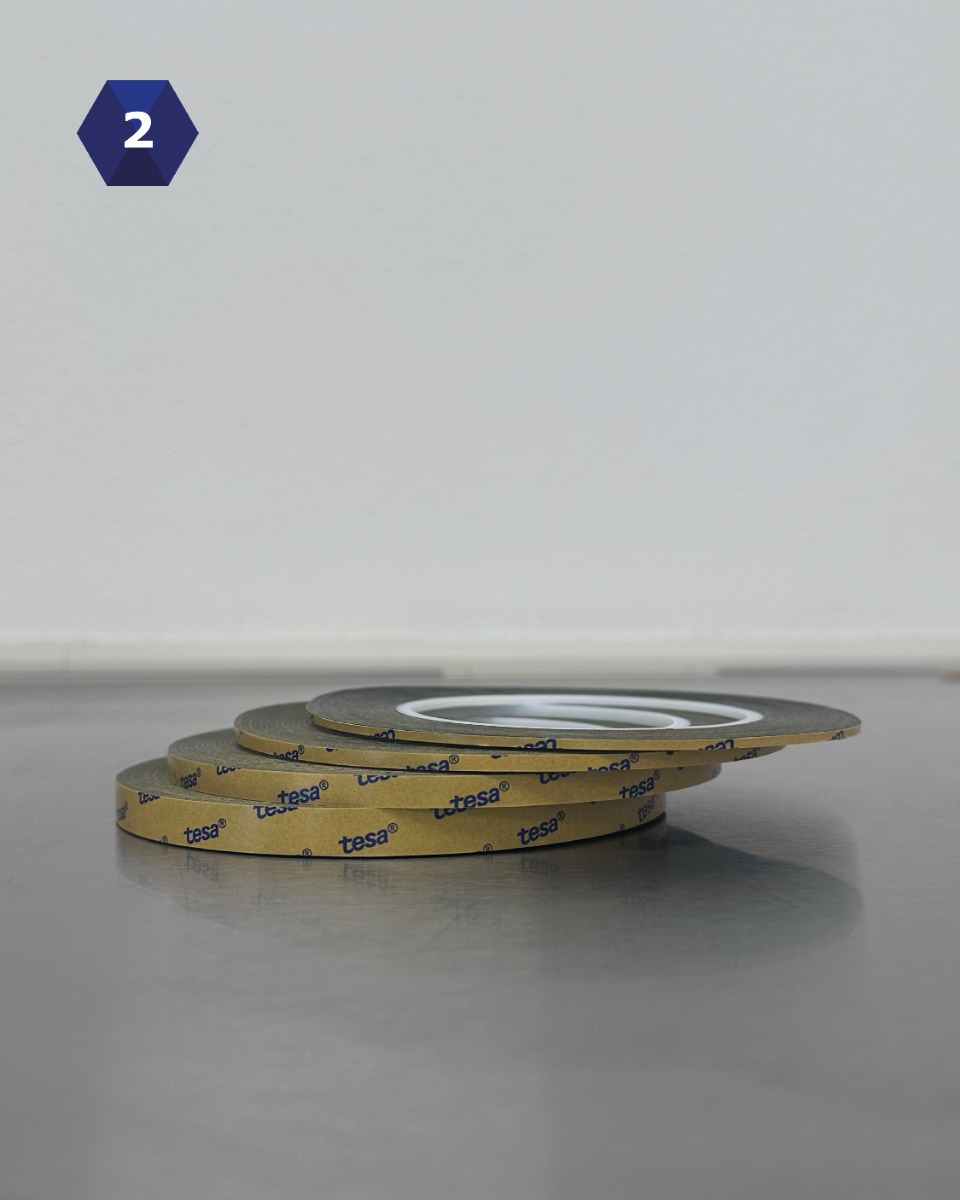Tape 2: tesa 51965 Schwarzes Klebeband zur Displaybefestigung