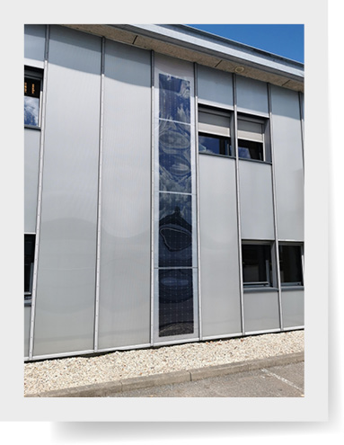 Wattlab zonnepanelen zijkant kantoorpand